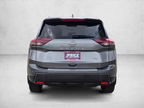 Used 2024 Nissan Rogue SV w/ SV Premium Package image 6