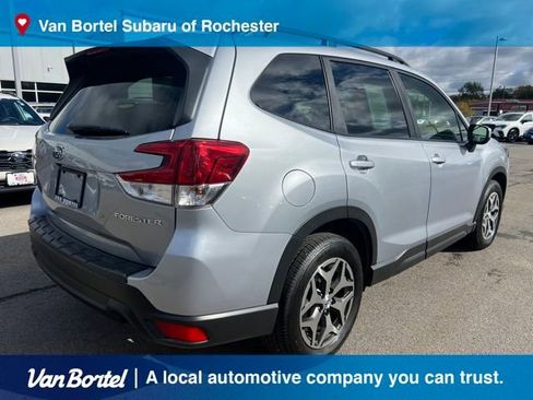 Used 2023 Subaru Forester Premium AWD/4WD image 5