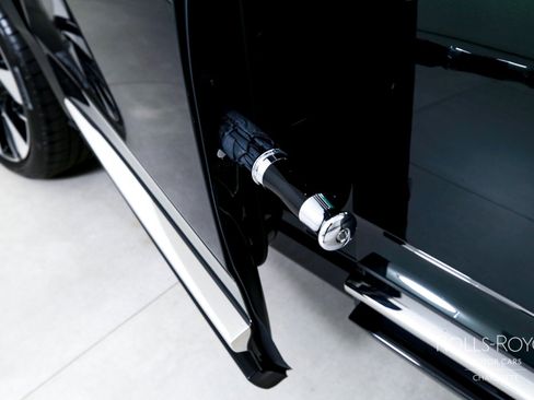 Used 2026 Rolls-Royce Cullinan AWD/4WD image 33
