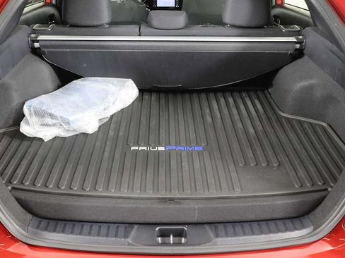 Used 2020 Toyota Prius Prime LE FWD image 4