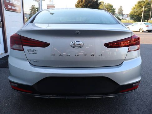 Used 2020 Hyundai Elantra SE FWD image 3