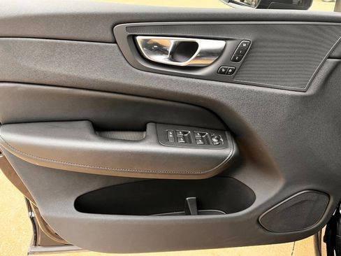 Used 2025 Volvo XC60 B5 Plus image 8