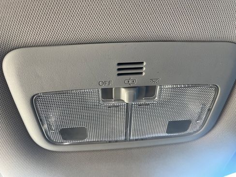 Used 2018 Toyota Corolla L image 19