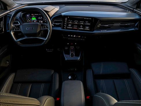 Used 2025 Audi Q4 e-tron Premium image 30
