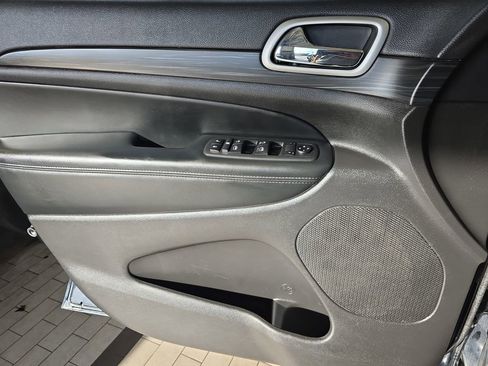 Used 2020 Jeep Grand Cherokee Altitude image 28