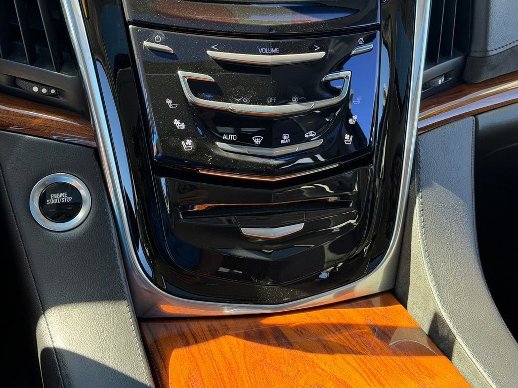 Used 2015 Cadillac Escalade Luxury AWD/4WD image 15