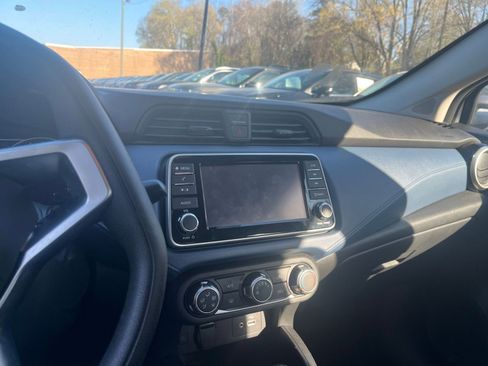 Used 2025 Nissan Versa SV image 17