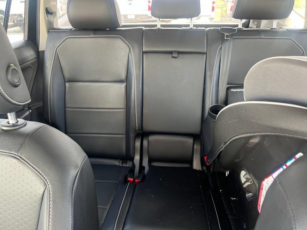 Used 2021 Volkswagen Tiguan SE FWD image 7