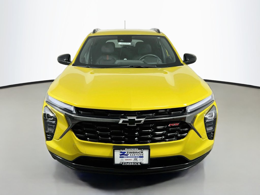 Used 2025 Chevrolet Trax RS w/ Driver Confidence Package FWD image 2