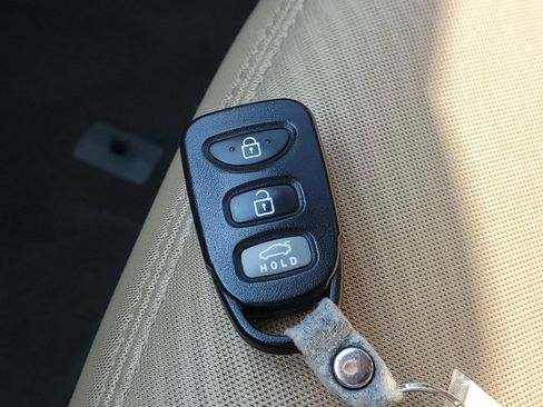 Used 2012 Hyundai Elantra GLS w/ Comfort Pkg 2 FWD image 26