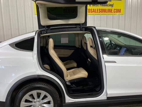 Used 2017 Tesla Model X 75D AWD/4WD image 32
