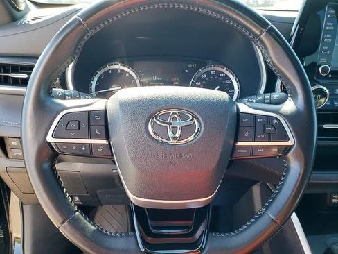 Used 2022 Toyota Highlander XSE image 18