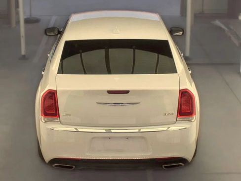 Used 2019 Chrysler 300 Limited AWD/4WD image 3