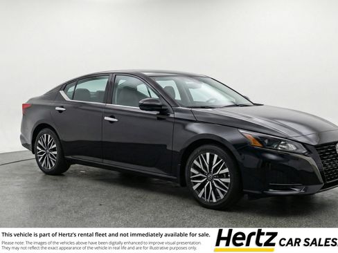 Used 2025 Nissan Altima 2.5 SV image 1