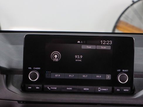 Used 2023 Honda Accord EX image 19