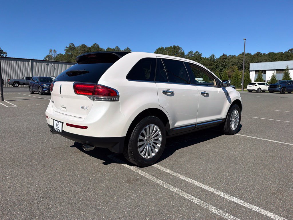 Used 2012 Lincoln MKX FWD image 5