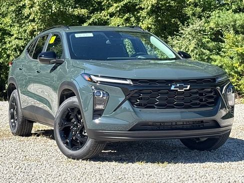 New 2026 Chevrolet Trax LT w/ Driver Confidence Package FWD image 2