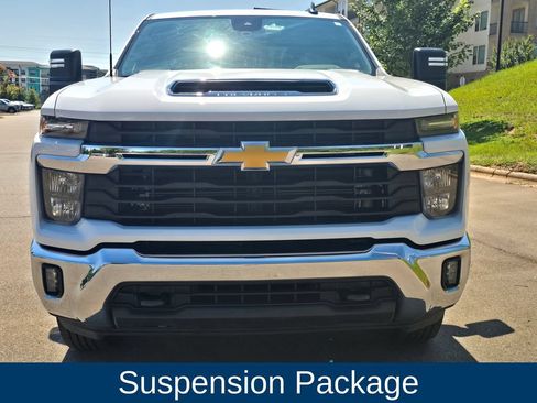 Used 2025 Chevrolet Silverado 2500 LT w/ Convenience Package AWD/4WD image 5