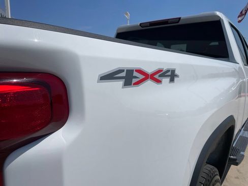 Used 2025 Chevrolet Silverado 2500 LT w/ Convenience Package AWD/4WD image 6