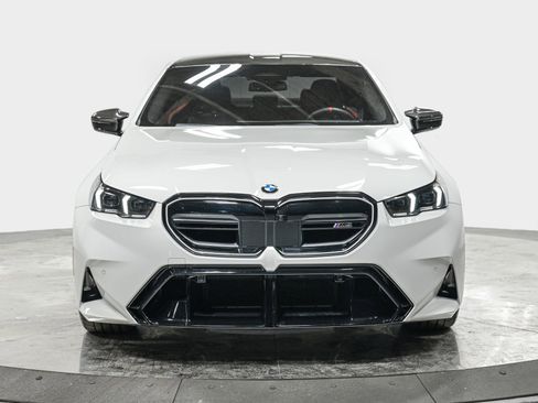 Used 2025 BMW M5 w/ Carbon Package image 10