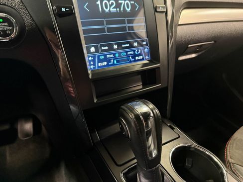 Used 2018 Ford Explorer XLT w/ Equipment Group 202A AWD/4WD image 82