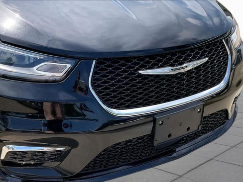 Certified 2024 Chrysler Pacifica Touring-L FWD image 29