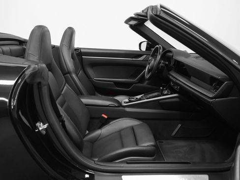 Certified 2022 Porsche 911 Carrera RWD image 23