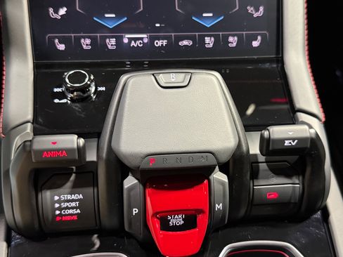 Used 2025 Lamborghini Urus SE AWD/4WD image 46