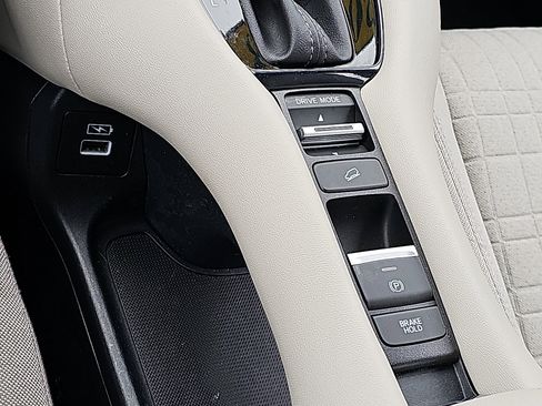 Used 2023 Honda HR-V LX image 22