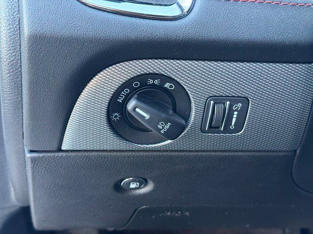 Used 2018 Dodge Durango R/T w/ Technology Group AWD/4WD image 22
