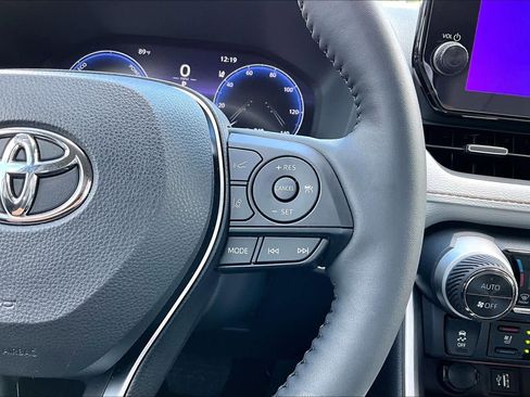 Used 2025 Toyota RAV4 Limited image 22