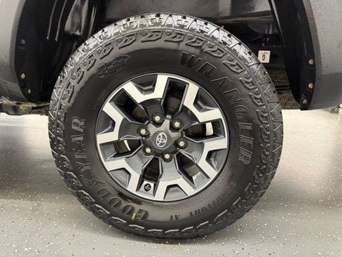 Certified 2023 Toyota Tacoma TRD Off-Road AWD/4WD image 20