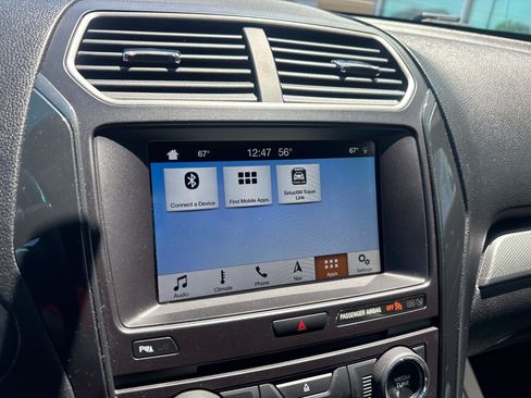 Used 2018 Ford Explorer XLT w/ Equipment Group 202A FWD image 17