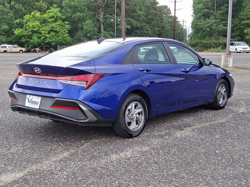 Used 2025 Hyundai Elantra SE FWD image 30