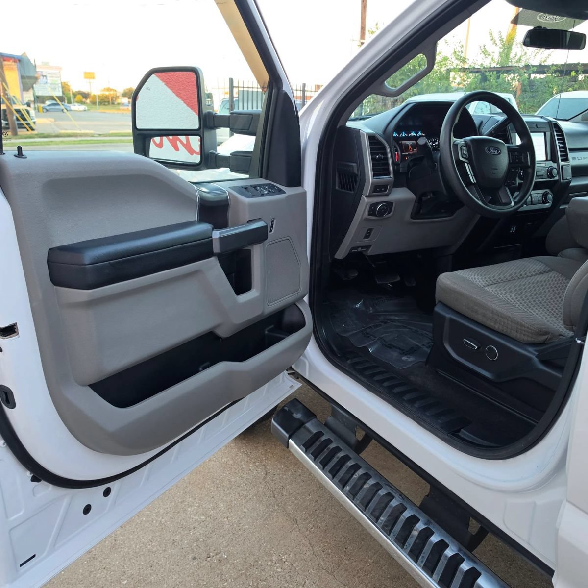 Used 2019 Ford F250 XLT w/ XLT Premium Package AWD/4WD image 11