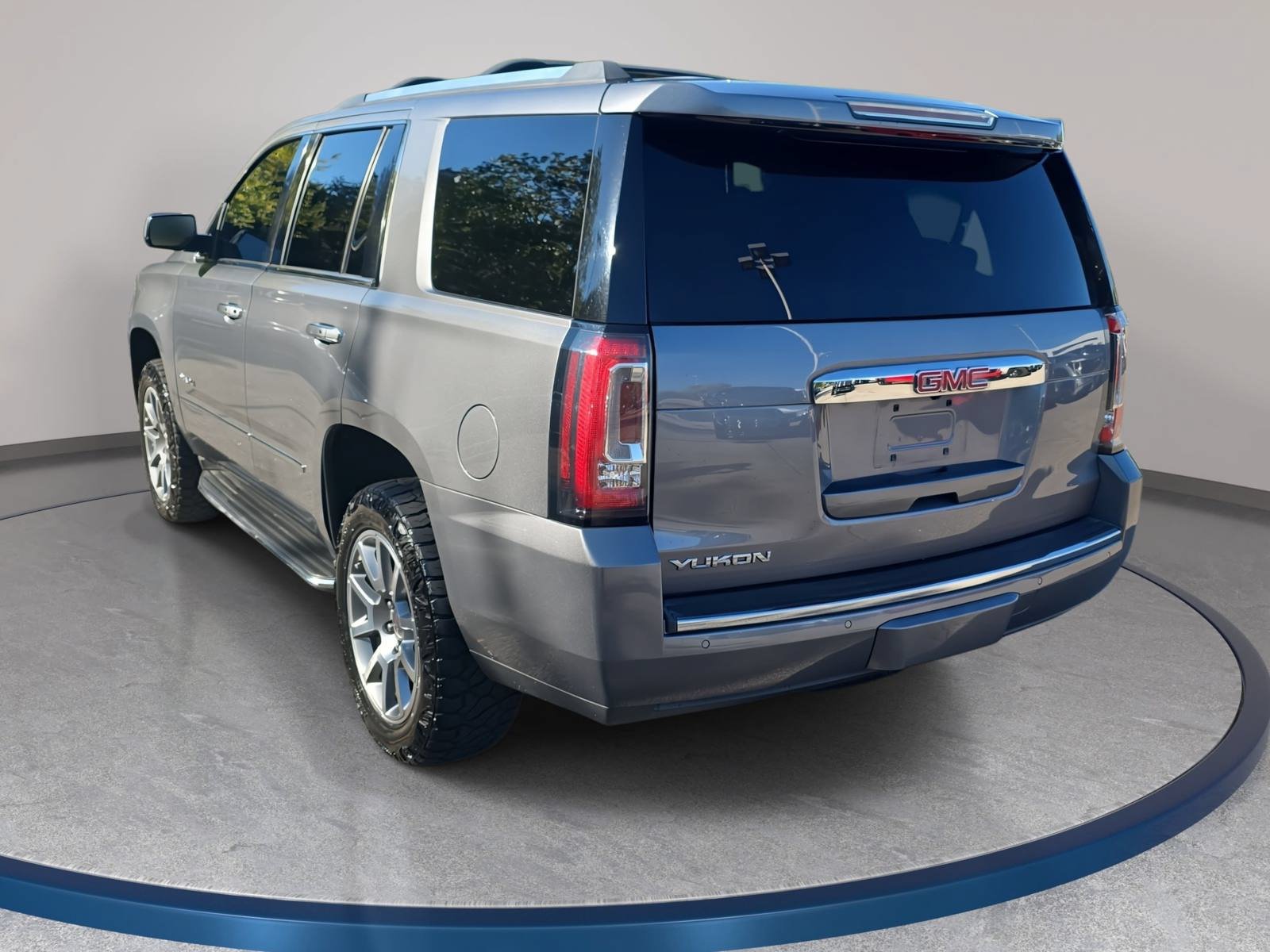 Used 2018 GMC Yukon Denali w/ Open Road Package AWD/4WD image 7