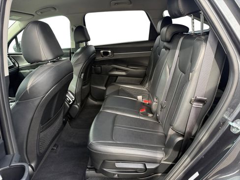 Used 2024 Kia Sorento S image 16