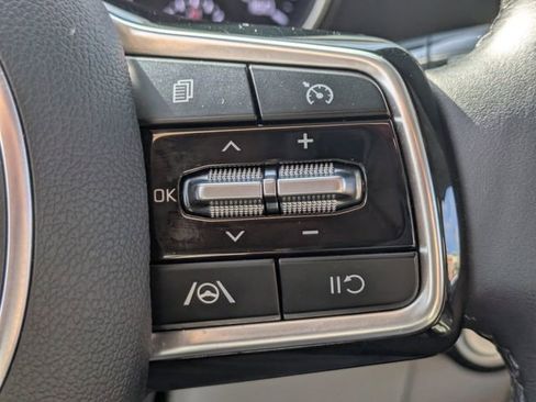 Used 2024 Kia Carnival LX image 22