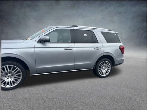 Used 2024 Ford Expedition Limited image 12