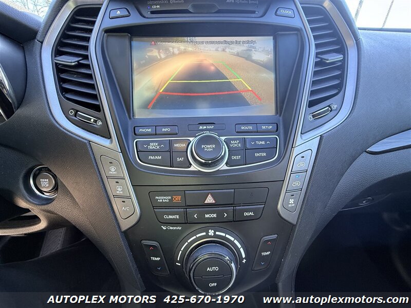 Used 2016 Hyundai Santa Fe SE w/ Option Group 03 AWD/4WD image 16