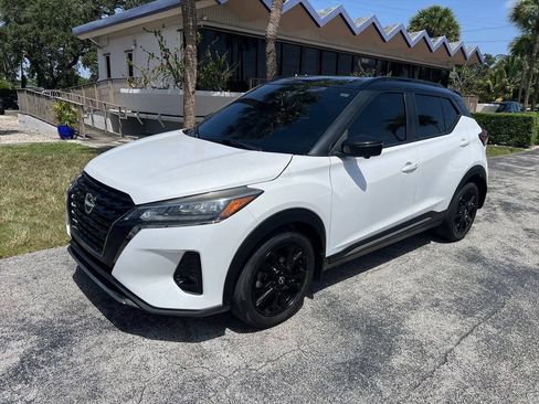 Used 2023 Nissan Kicks SR FWD image 2