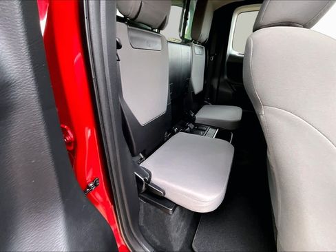 Used 2016 Toyota Tacoma SR RWD image 19