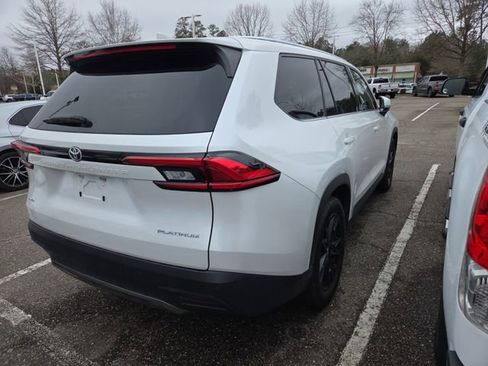 Used 2024 Toyota Grand Highlander Platinum image 2