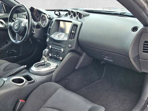 Used 2016 Nissan 370Z Coupe RWD image 18