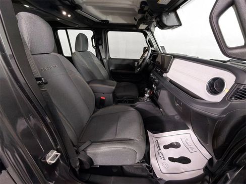 Used 2024 Jeep Wrangler Sahara image 27