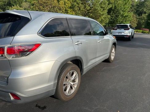 Used 2015 Toyota Highlander Plus FWD image 7