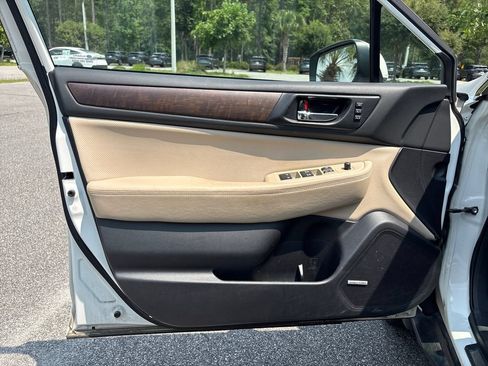 Used 2017 Subaru Outback 3.6R Limited AWD/4WD image 5