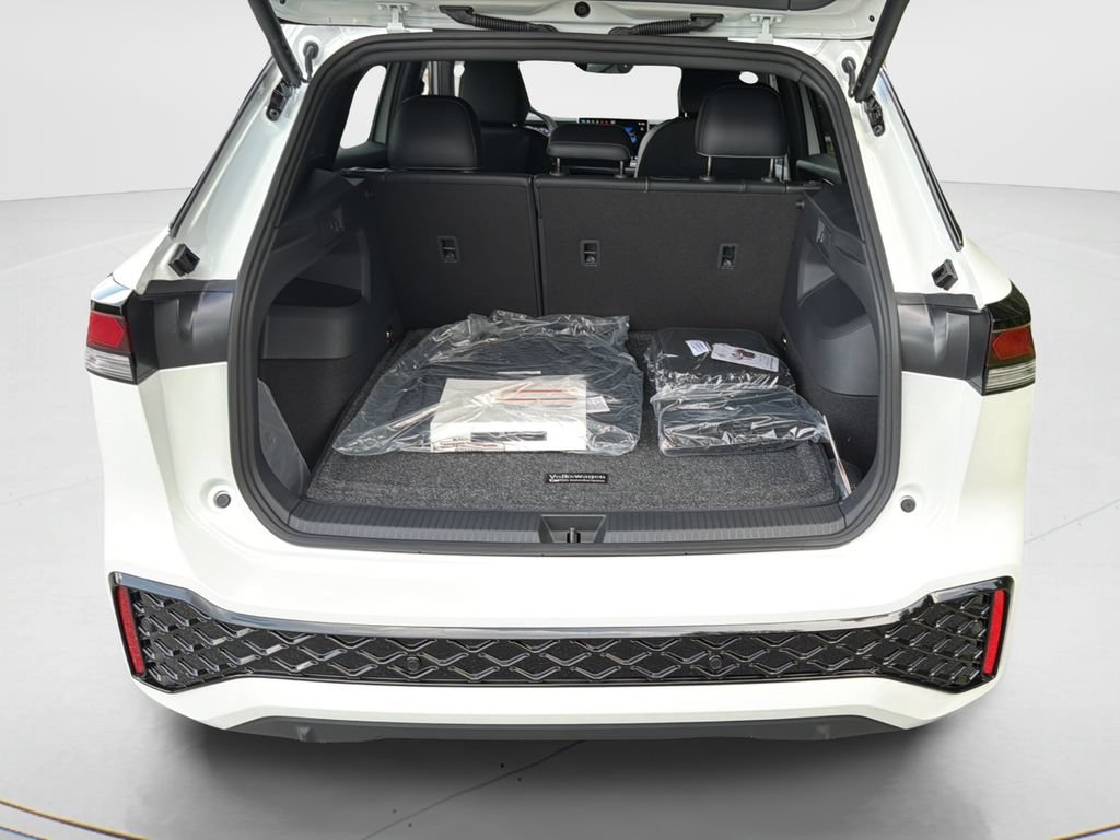 New 2026 Volkswagen Tiguan SE R-Line FWD image 10