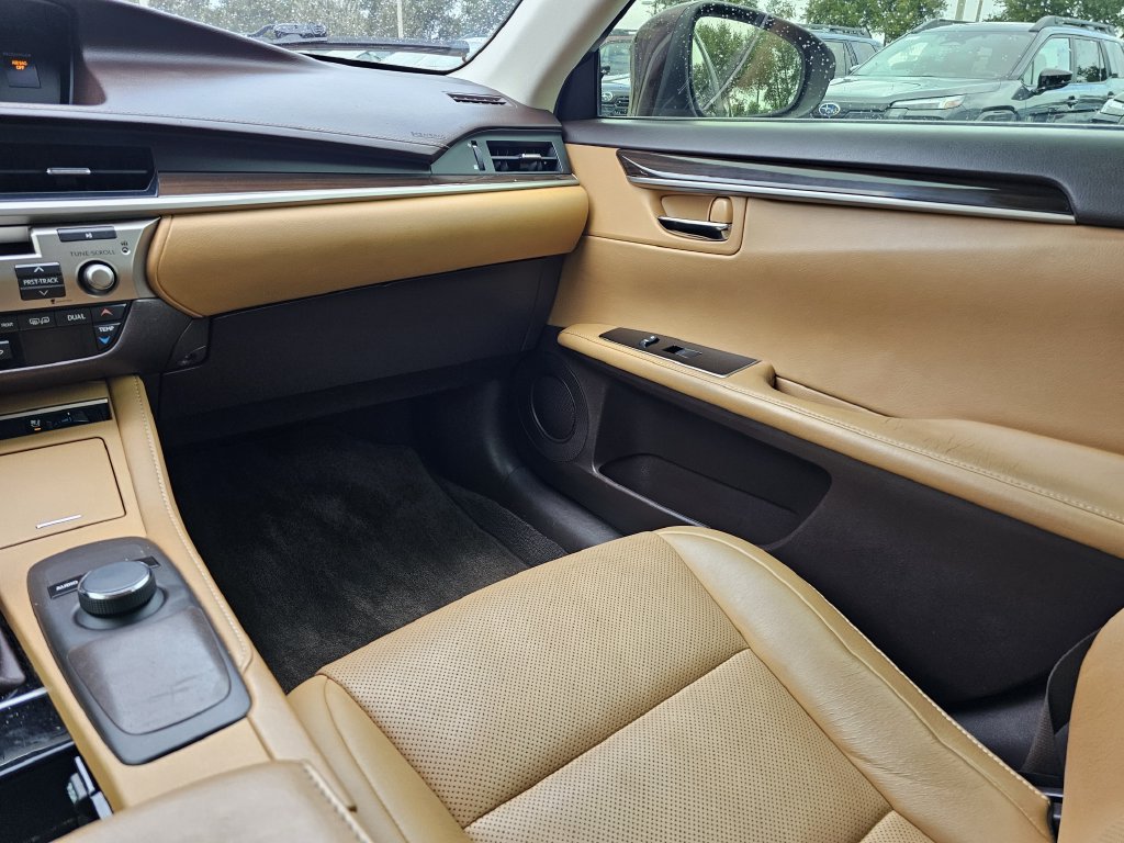 Used 2016 Lexus ES 350 w/ Premium Package w/Wood Trim FWD image 14