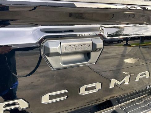 New 2025 Toyota Tacoma TRD Off-Road image 15